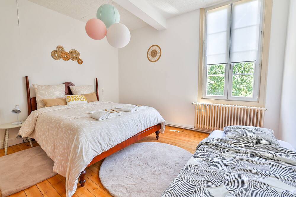 House 5 bedrooms #10 persons #Near downtown #Garden #Waterfront in Cognac, Charente