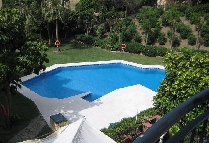 Entire apartment, '5 Stunning First Floor Apartment' close to the Sea with Shared Pool & Wi-Fi in Riviera del Sol, Mijas