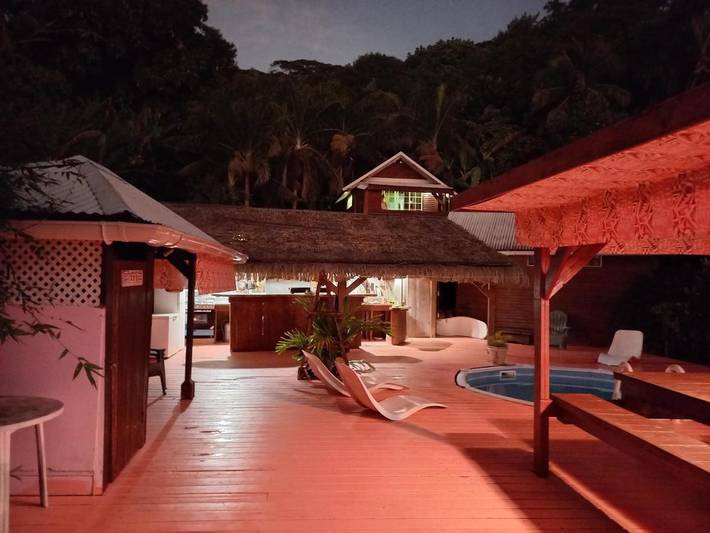 Gîte pour 2 personnes, avec piscine et jardin ainsi que vue et terrasse dans Taha'a - 4