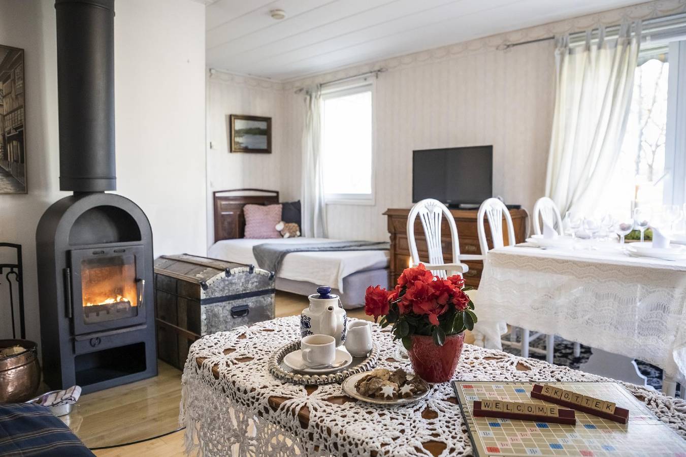 Heller Bungalow mit möblierter Terrasse, Seeblick in Marbäcks distrikt, Västergötland