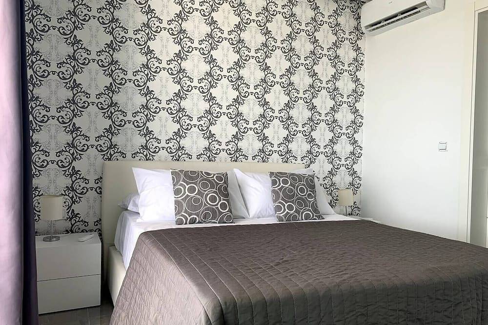 Ganze Wohnung, Take it easy and soak up the good life at this unique luxury penthouse, where sweeping sea views and your own rooftop pool make every moment feel unforgettable. in il-Mellieha, Mellieha