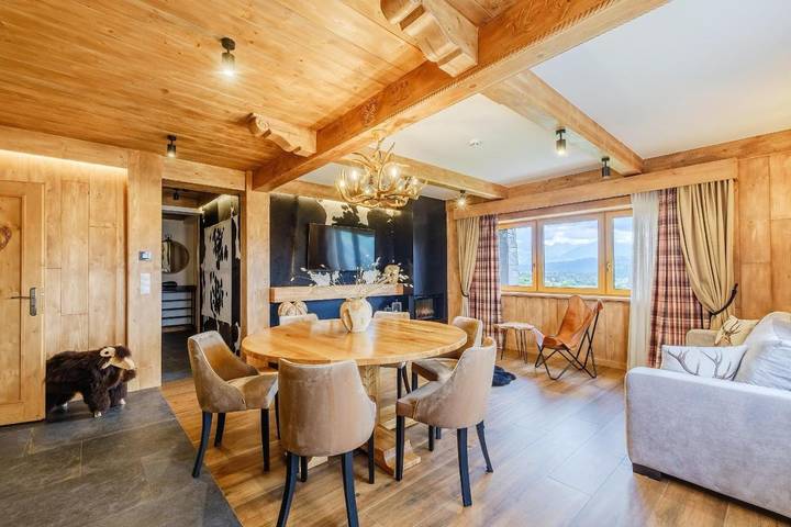 Apartament wakacyjny dla 9 osób, z widok i ogród oraz sauna w Czarna Góra