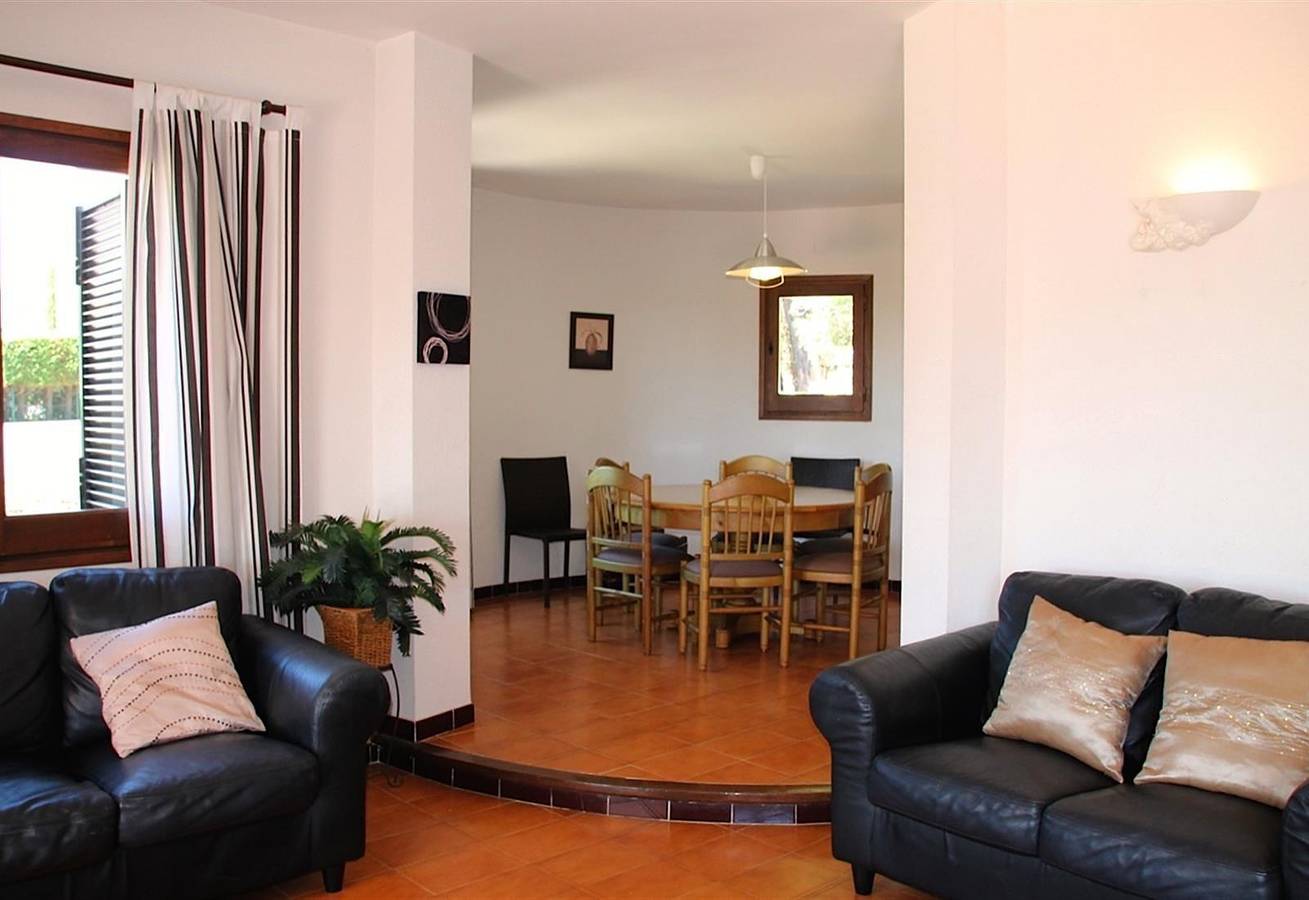"Villa Urgell" con piscina, Wi-Fi, terraza y jardín in Urbanització Torre Vella, Torroella de Montgrí