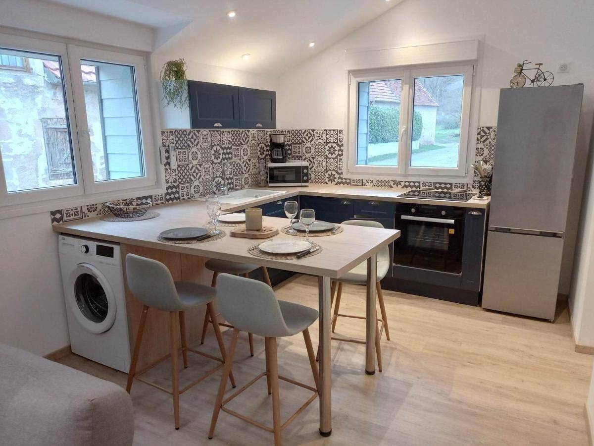 Two-Bedroom House in Urçay, Région de Montluçon