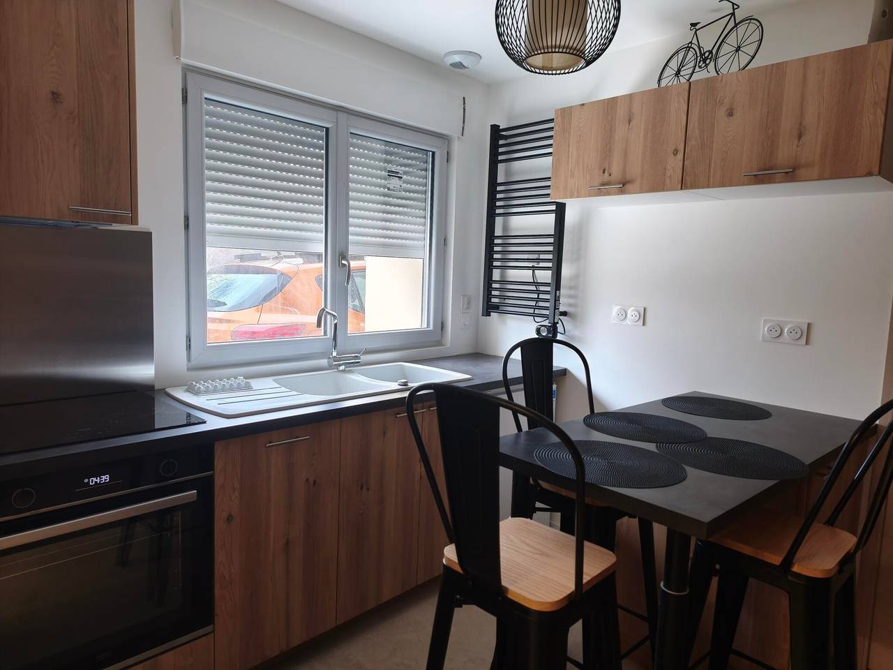 Apartamento entero, Apartamento “Cerca de Burdeos y la A10” con Wi-Fi y aire acondicionado in Saint-Loubès, Región de Burdeos