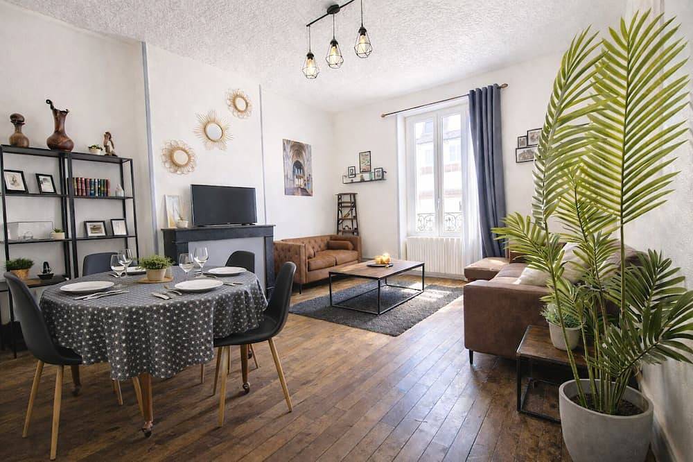 Appartement entier, Centre historique Chalon s/Saône • Vue cloître St-Vincent • 2 ch • 6 pers in Chalon-sur-Saône, Région de Chalon-sur-Saône