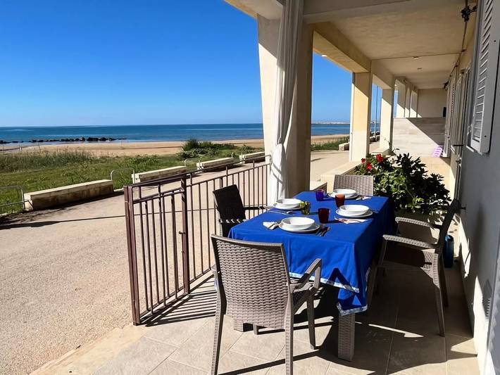 Gîte pour 6 personnes, avec balcon à Donnalucata