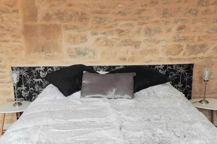 Gîte pour 2 personnes, avec sauna et jacuzzi à Theizé - 3