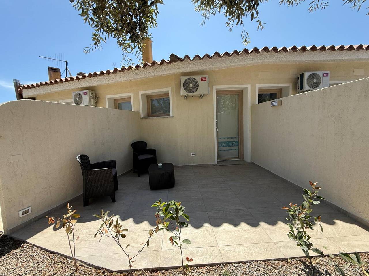 Mia Rooms: Double Room with Private Patio in Villasimius, Cagliari Province