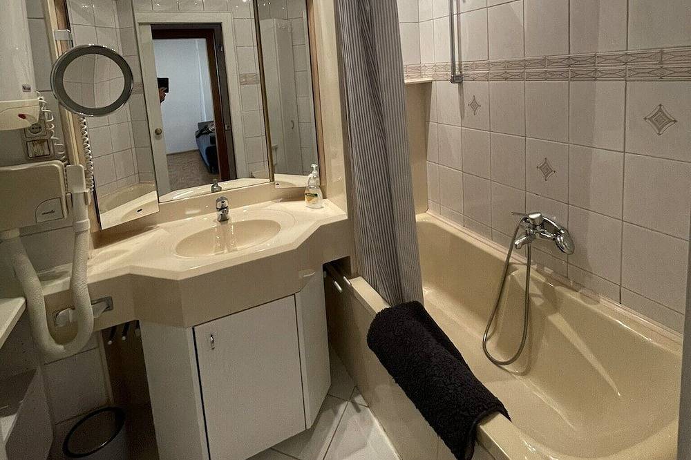 Ganze Wohnung, Gemütliche Murmeltierstube mit Zugang zu einem privaten Badestrand in Maishofen, Kitzbüheler Alpen