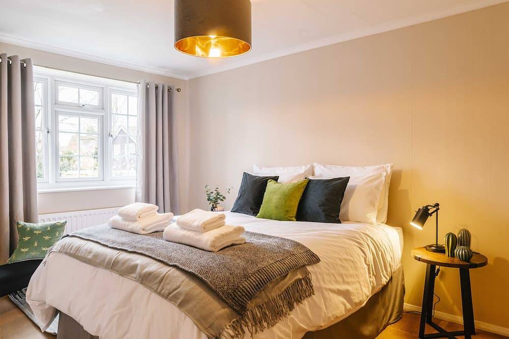 Castle Gate - Central Location with Large Living Space in Warwick, Warwickshire