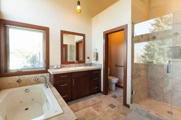 Vacation Home for 6 Guests in Hood River, Oregon, Picture 1