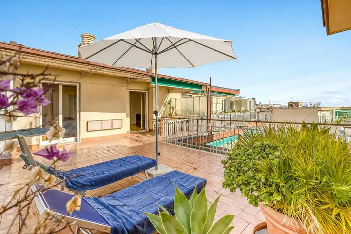 Loft per 4 persone, con vista oceano e balcone, adatto a famiglie con bambini a Sanremo