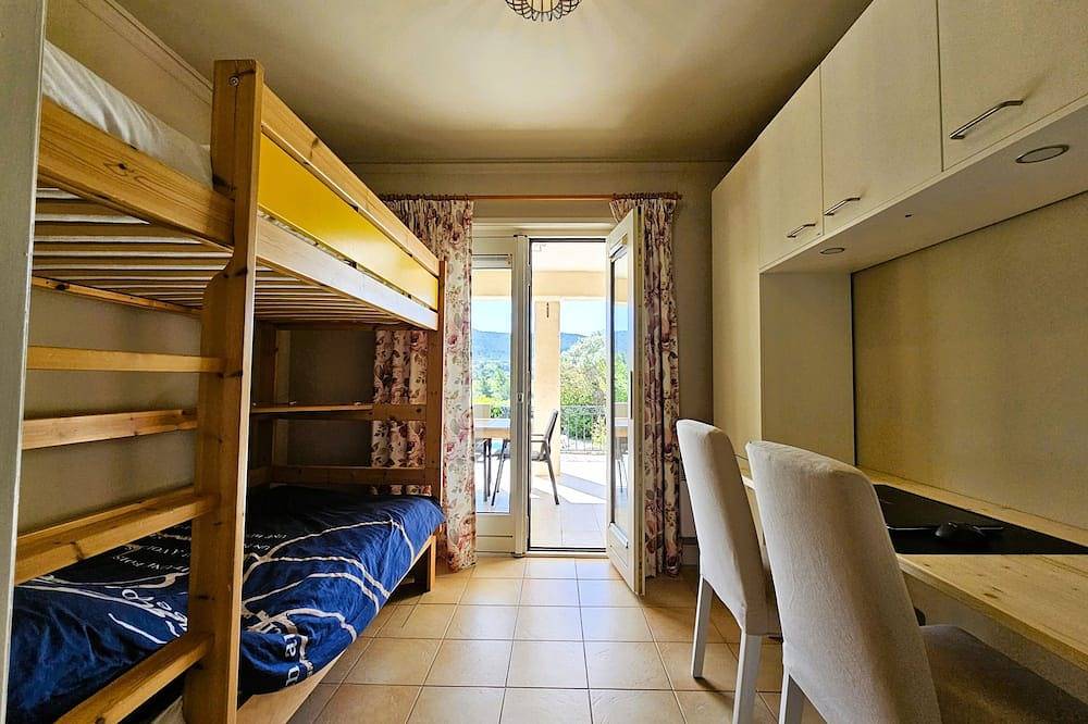 Beautiful private villa with large swimmingpool in Beaufort, Canal du Midi