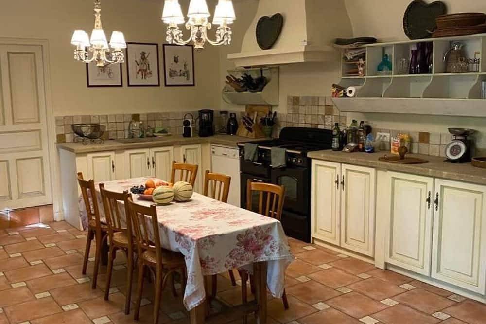 Hübsches provenzalisches Landhaus 900 m2, mit Pool und Tennis in Bollène, Vaucluse