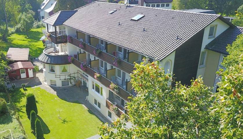 Hôtel, avec Terrasse et Jacuzzi ainsi que Jardin et Sauna à Bad Wörishofen
