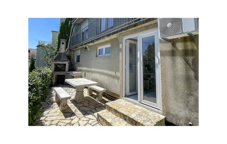 Charmant appartement d'une chambre à Dobrinj avec Wi-Fi et parking in Dobrinj, Krk
