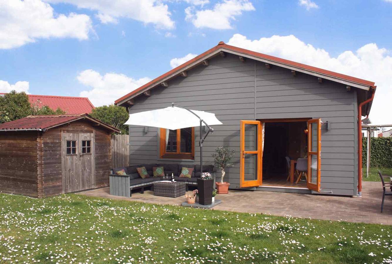 Gemütliches kinderfreundliches Blockhaus mit umzäuntem Garten in Sint-Annaland, Niederländische Nordsee