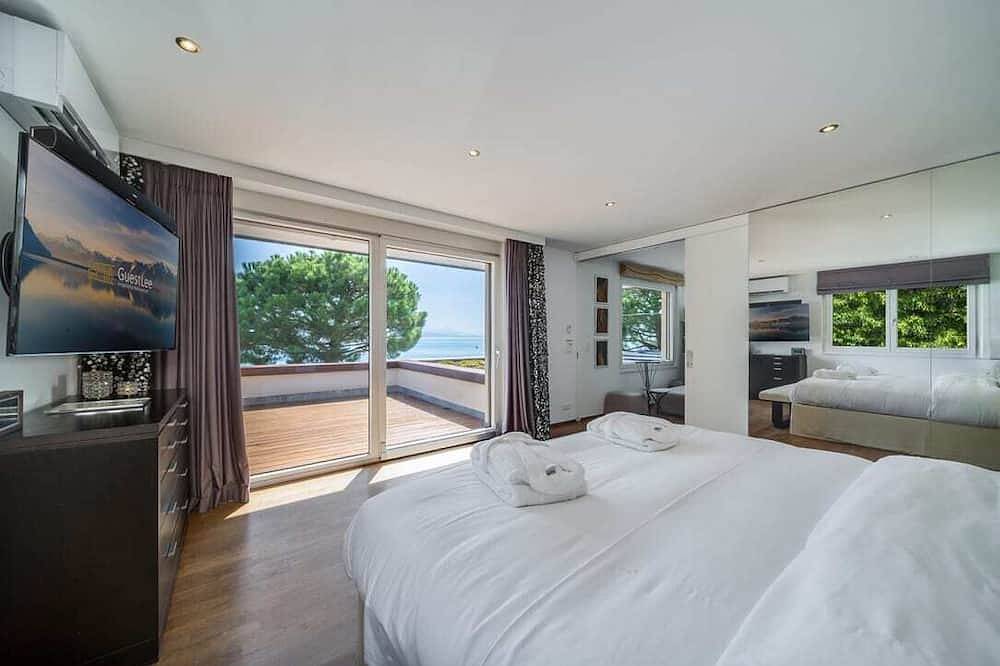 Lausanne area Luxurious 4-Bedroom Villa on the Lake in Pully, Lago Lemano