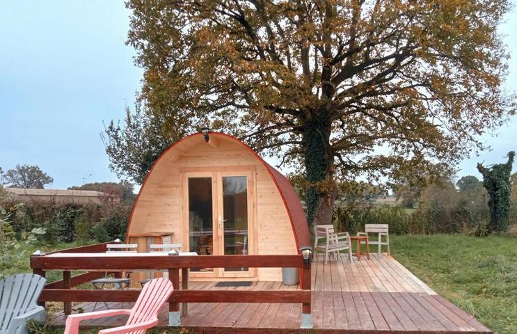 Gîte pour 4 personnes, avec Terrasse et Jardin ainsi que Piscine et Vue à Sainte-Sévère-sur-Indre