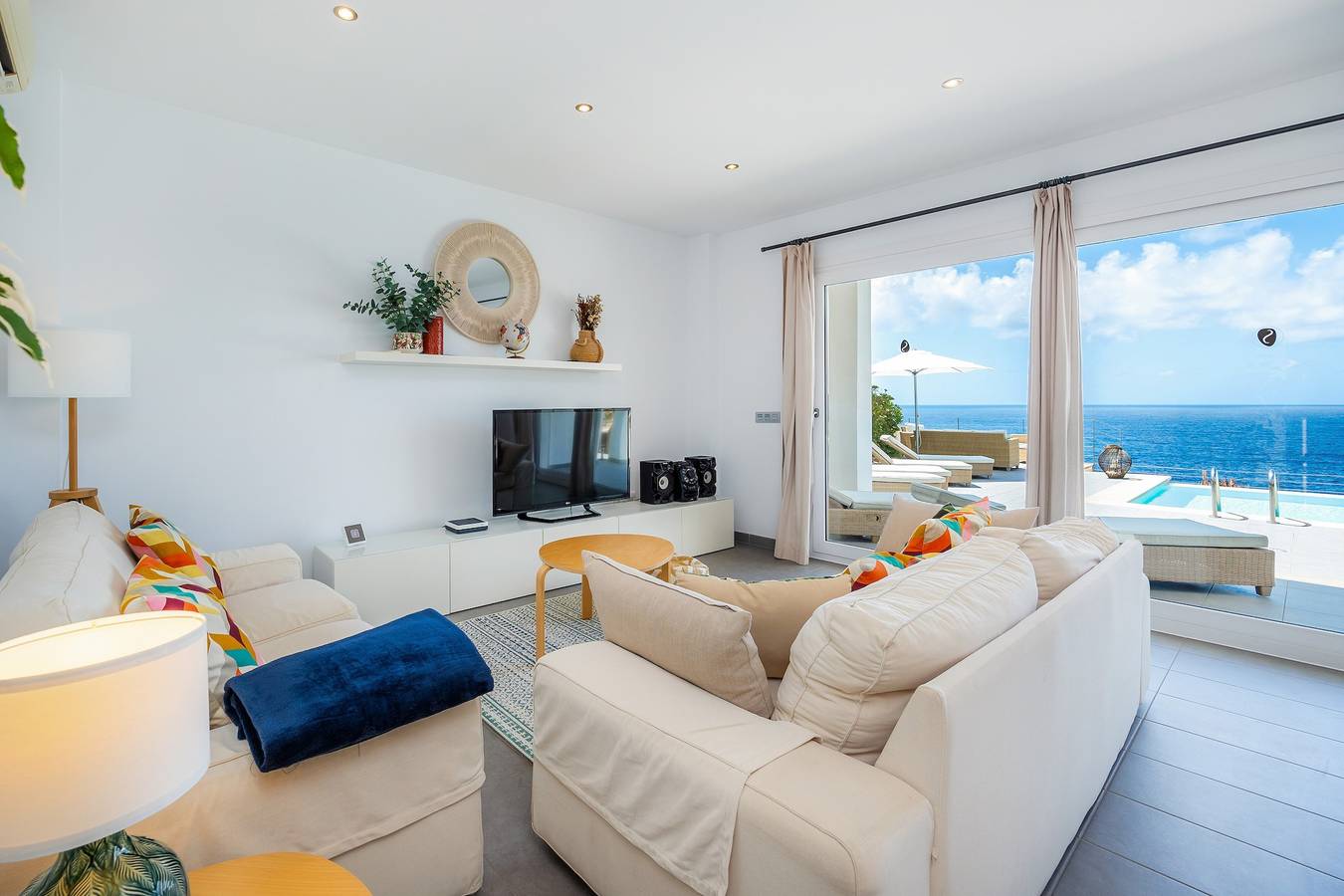 Villa 'Azul' avec piscine partagée, Wi-Fi et climatisation in Cala Pi, Llucmajor