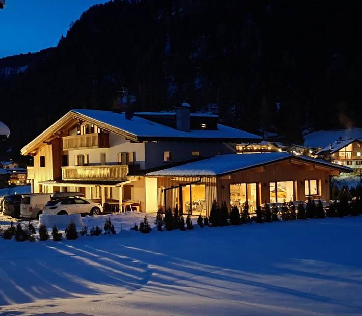Hütte für 17 Personen, mit Balkon und Terrasse sowie Garten und Sauna in Wolkenstein