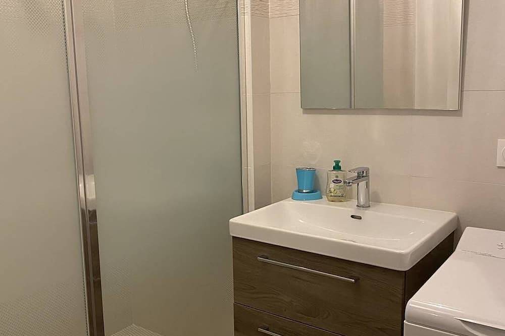 Appartement entier, Appartement 1 chambre face à la plage de Pen Guen, 6 personnes avec Wifi in Saint-Cast-le-Guildo, Région de Dinan