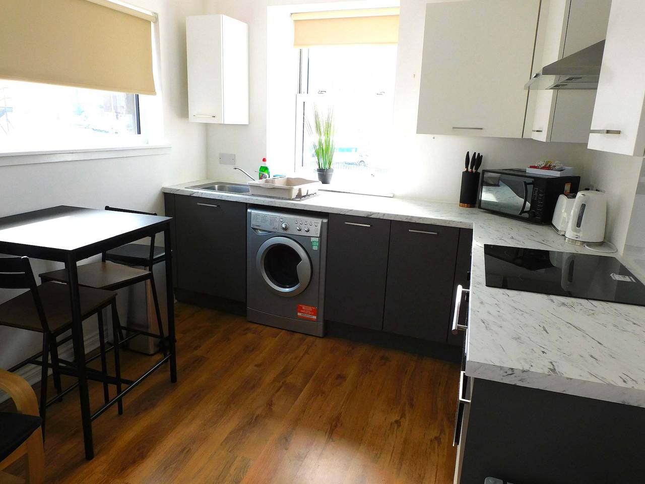 Ganze Wohnung, No 3 - Modern Studio Apartment in Lanark Town Centre in Süd Lanarkshire