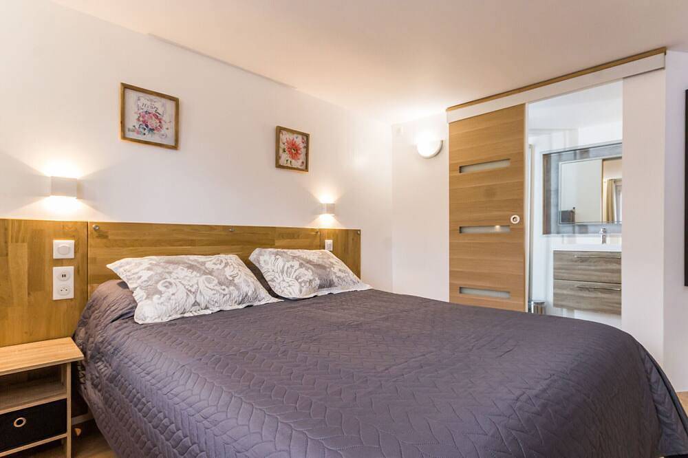 Maison de ville à St Nazaire, près du front de mer, climatisée, 3 chambres avec sdb privatives, Wifi in Saint-Nazaire, Côte d'Amour