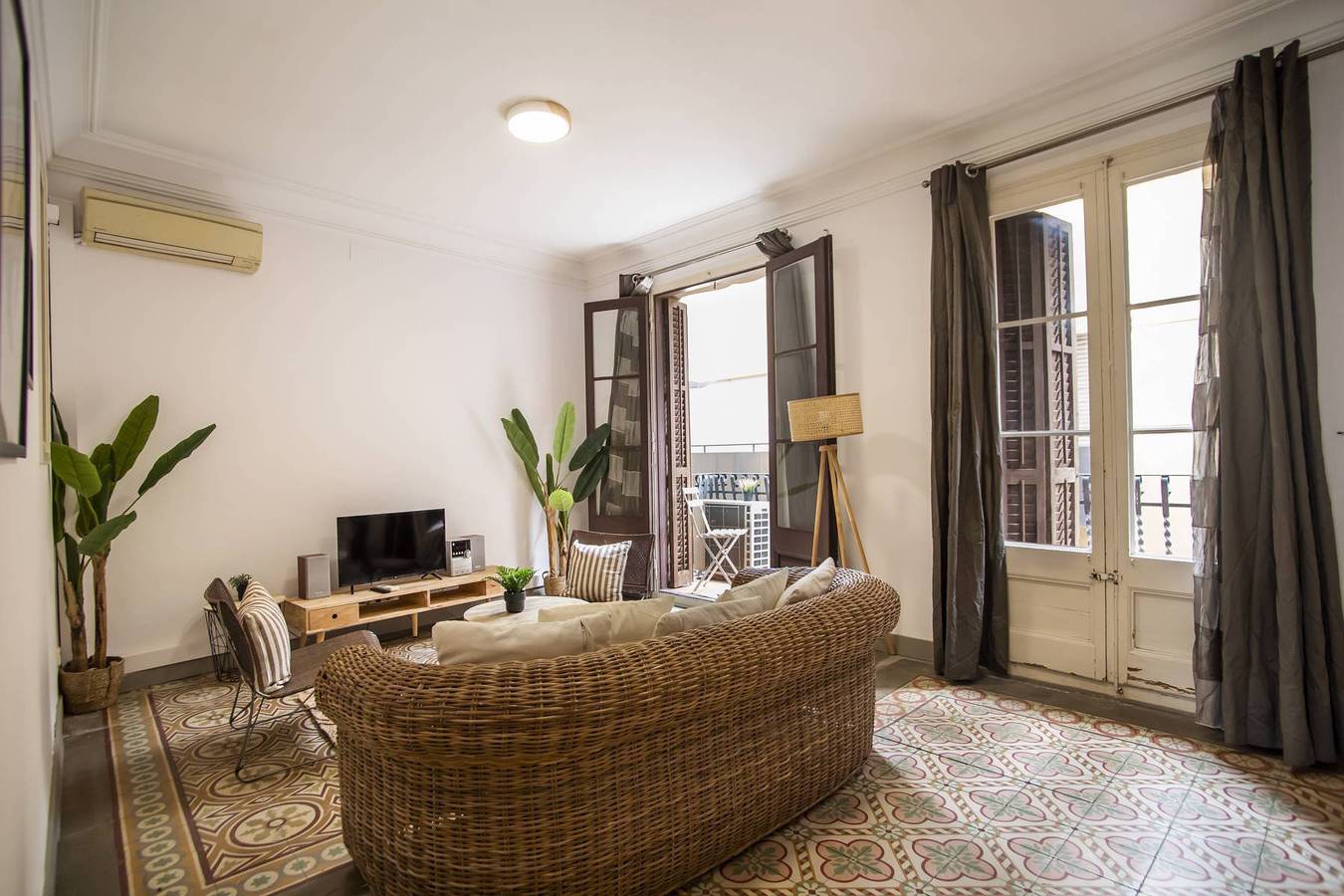 Ganze Wohnung, Ferienwohnung für 6 Personen mit Balkon in Barcelona Zentrum, Barcelona