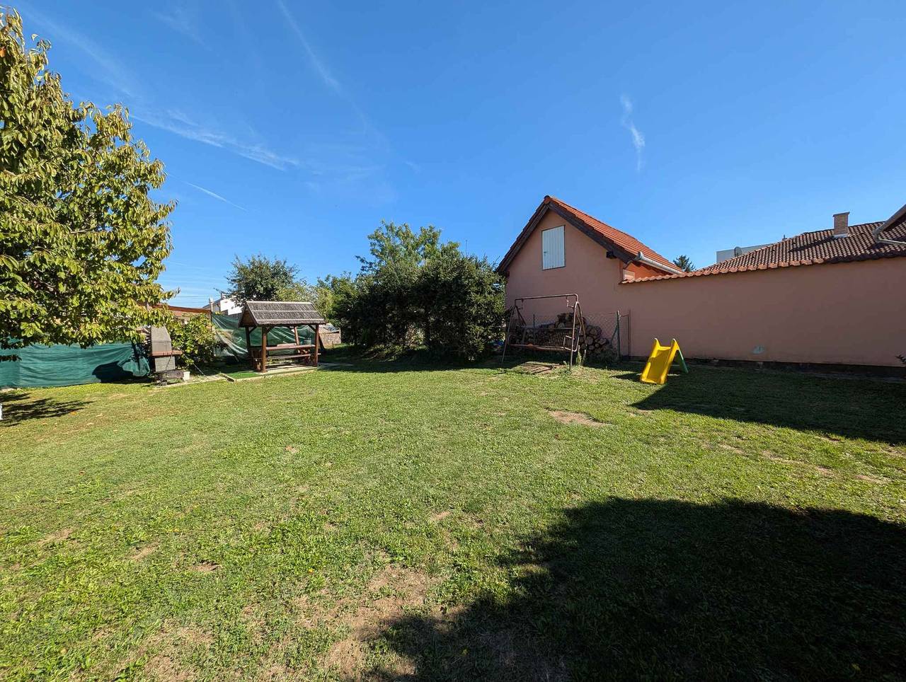 Ganze Ferienwohnung, Ferienwohnung mit Klimaanlage, Wlan und großem Garten in Balatonszarszo, Plattensee Südufer