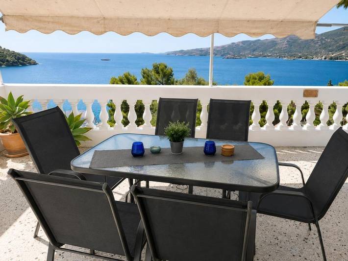 Gîte pour 5 personnes, avec jardin et vue dans Poros
