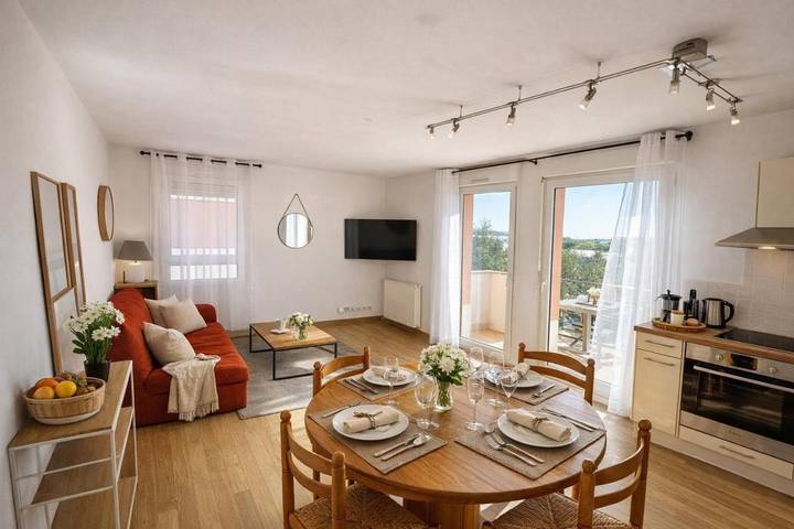 Gîte pour 4 personnes, avec vue et terrasse à Chantepie