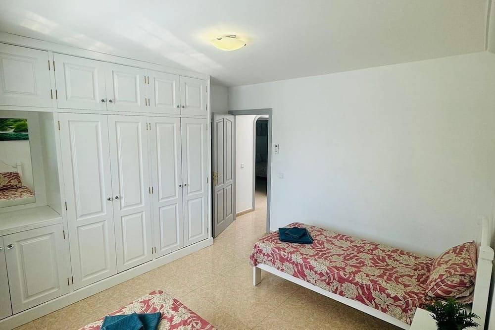 Villa Marina Deniz with Private Heated Pool + Pool Table + Air Con* in Puerto Calero, Yaiza