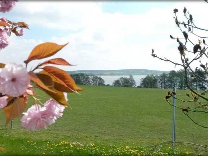 Ferienwohnung für 3 Personen, mit Terrasse und Garten sowie Seeblick in Wesenberg