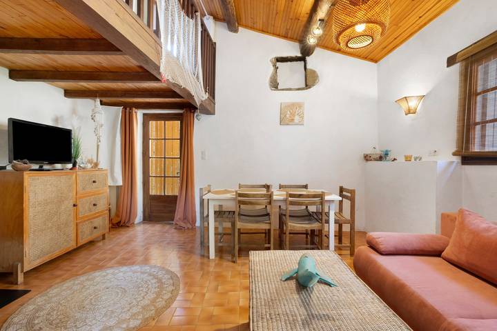 Gîte La Belle Étoile : vue montagne et terrasses privées in Saint-Julien (Hérault), Région de Béziers