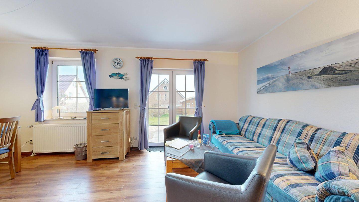 Entire apartment, Traumhaftes Reetdachhaus in ruhiger Lage, Terrasse und mit großem Garten. in Lancken-Granitz, Ruegen