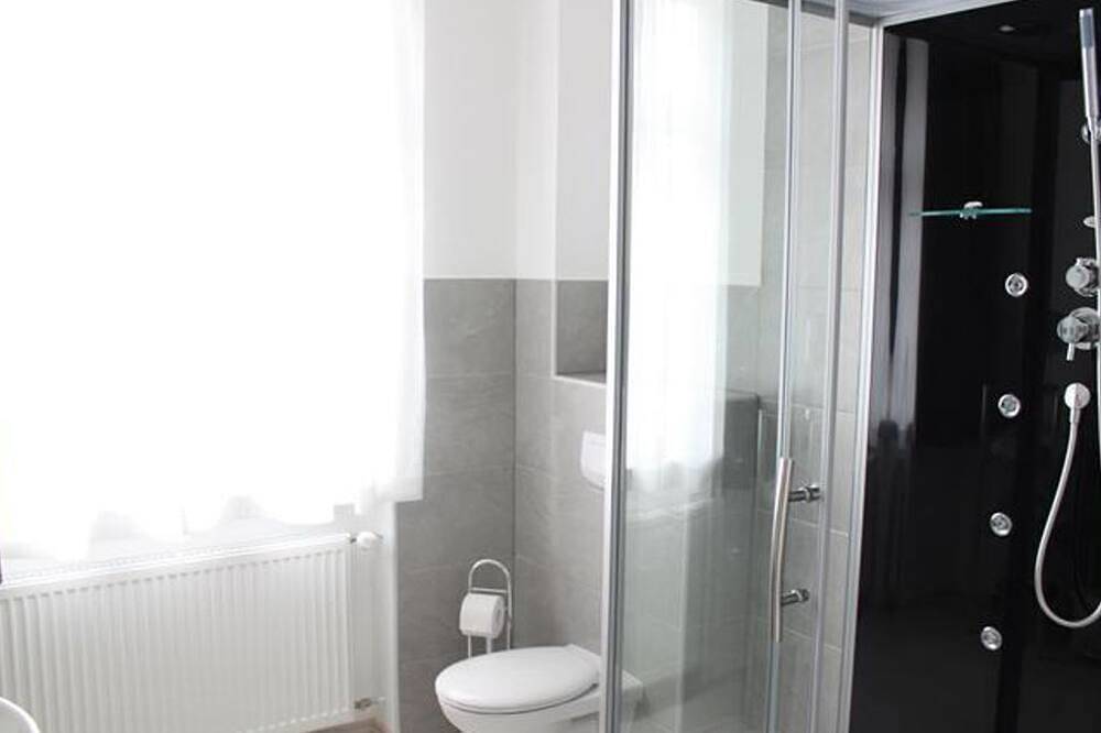 Ganze Wohnung, Albertus 5 - 2 separate Schlafzimmer - - Albertushaus in Speyer, Rheinebene