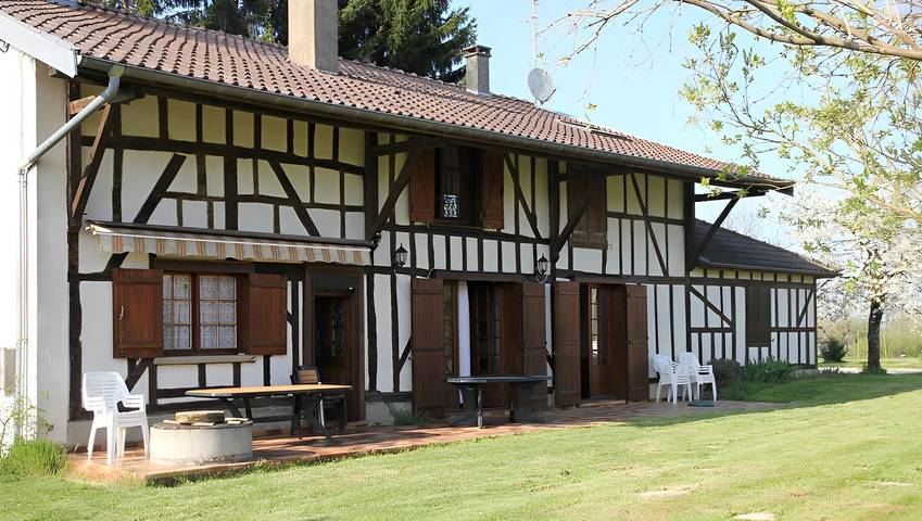 Gîte pour 12 personnes, avec jardin et terrasse, animaux acceptés