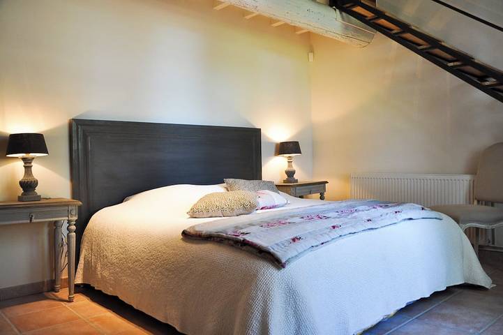 Chambre d’hôte pour 8 personnes, avec jacuzzi et jardin