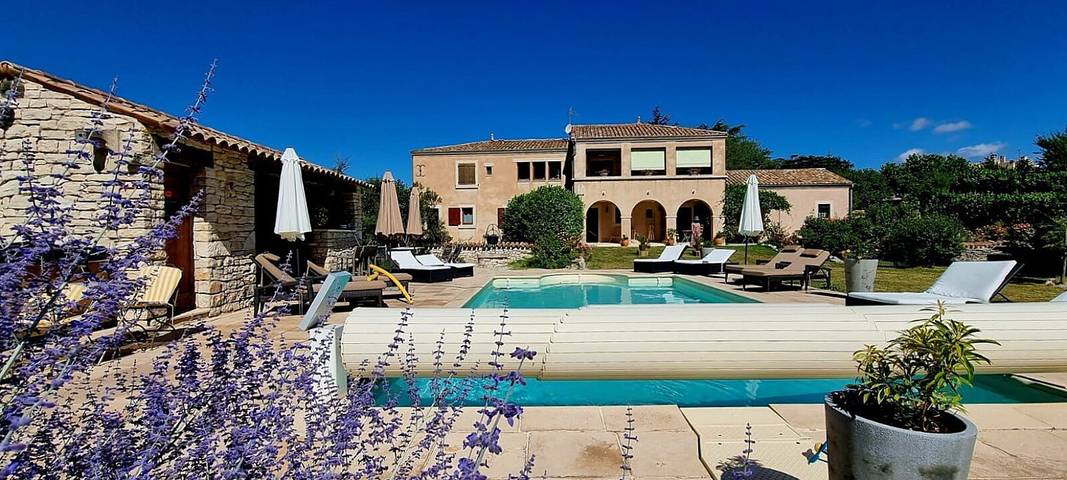 Chambre d’hôte pour 2 personnes, avec Jacuzzi et Terrasse ainsi que Jardin et Piscine à Sault