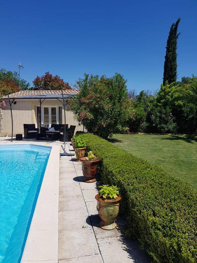 Location de vacances pour 4 personnes, avec vue ainsi que piscine et jardin à Arpaillargues-et-Aureillac - 2