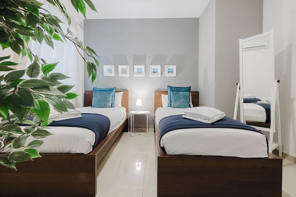 Entire apartment, 🏝️ Escape to your dream coastal retreat in Mellieħa — a spacious, modern haven just steps from golden beaches 🌊🐚. Relax, unwind, and soak up the island sunshine ☀️🌴. in il-Mellieha, Mellieha