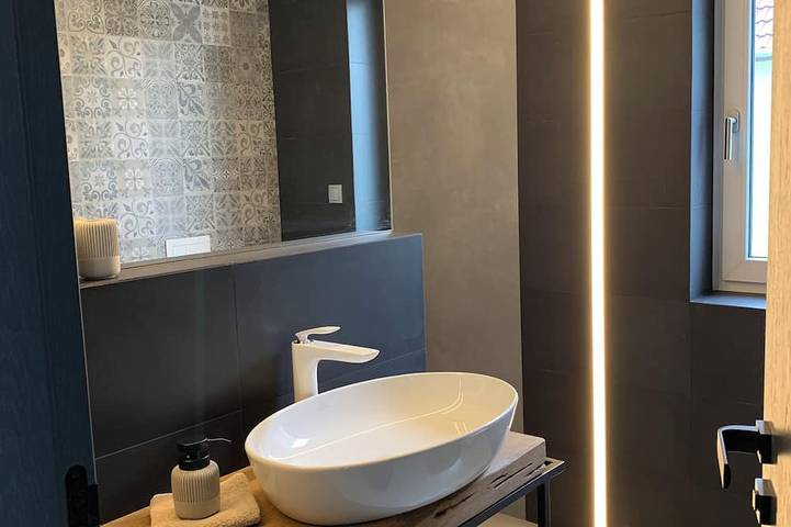 Ganze Wohnung, Komfortable Ferienwohnung mit Jacuzzi, bei ruhigem Wald, 5 Minuten vom Schloss in Oppeln und Umgebung