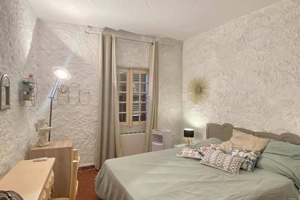 Espace,soleil et liberté : 4 terrasses , jardin privatif .Chambres climatisées. in Propriano, Arrondissement de Sartène