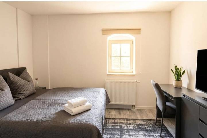Ganze Wohnung, Elbquartier mit Balkon & Parkplatz in Pirna in Pirna, Elbsandsteingebirge