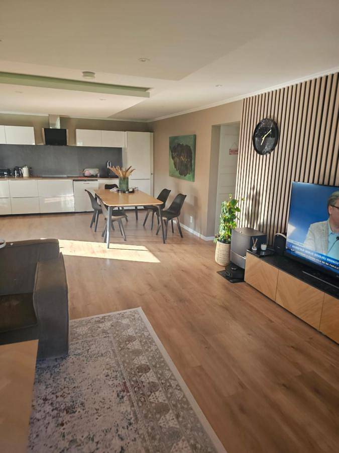 Ferielejlighed for 2 personer, med have og balkon i Kristiansand