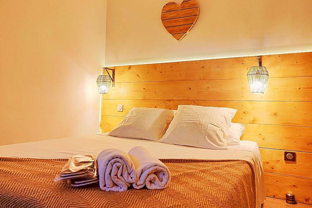 Appartement entier, Love and bubbles : Jacuzzi privatif 🛁 À 5 min à pied du coeur de Ville 🏫 in Pézenas, Côte méditerranéenne (France)