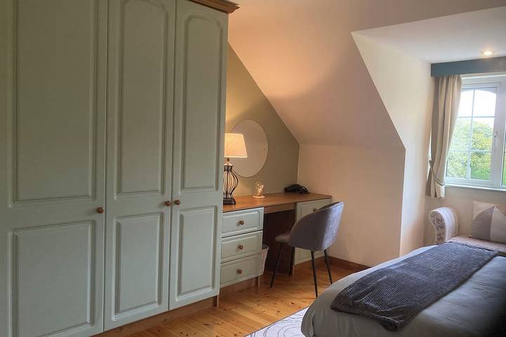 Spacious Detached 4-bedroom house in  Kenmare set on its own grounds of 2 acres in County Kerry