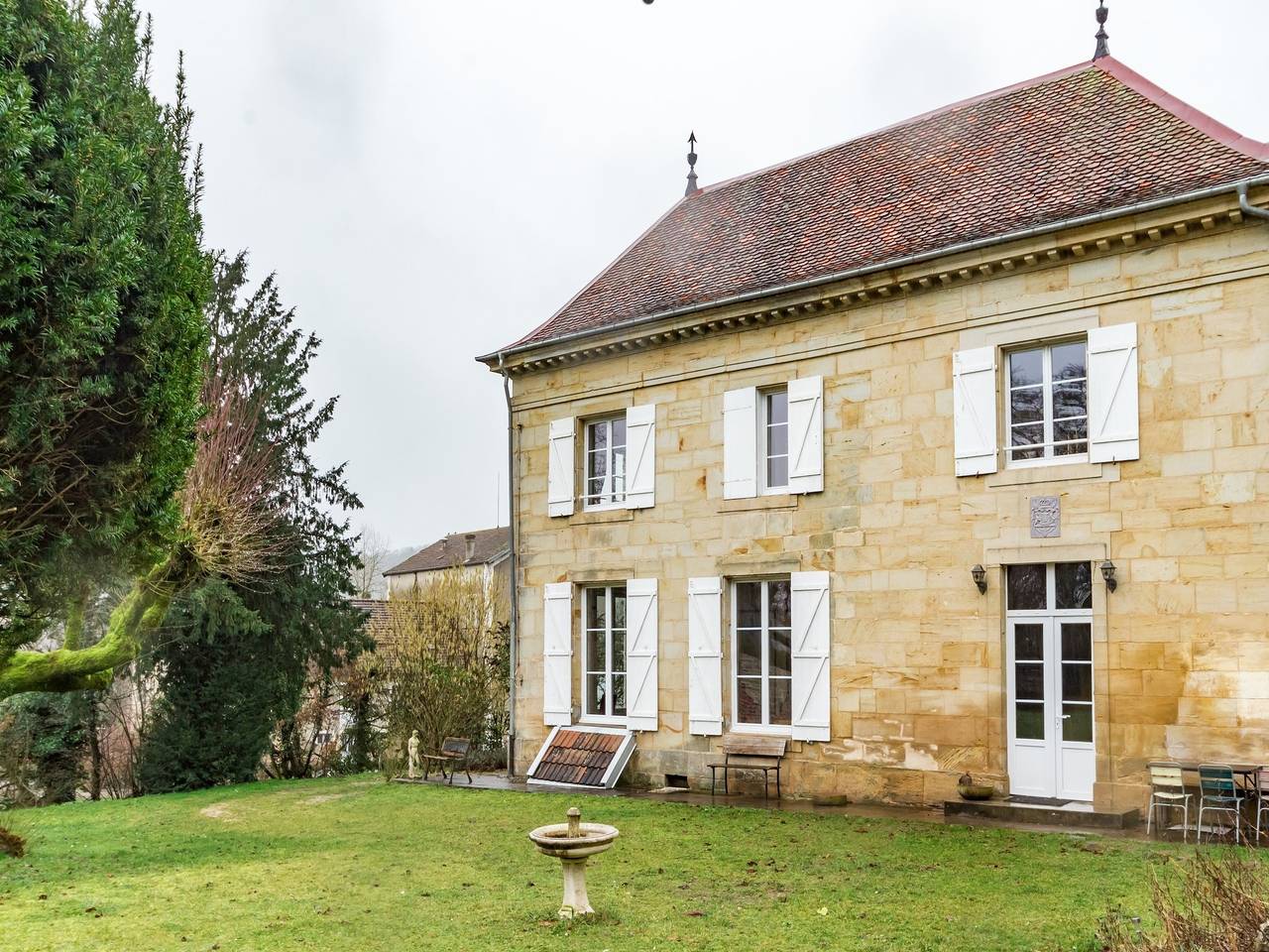 Castillo con parque privado y cancha de tenis. in Anrosey, Alto Marne